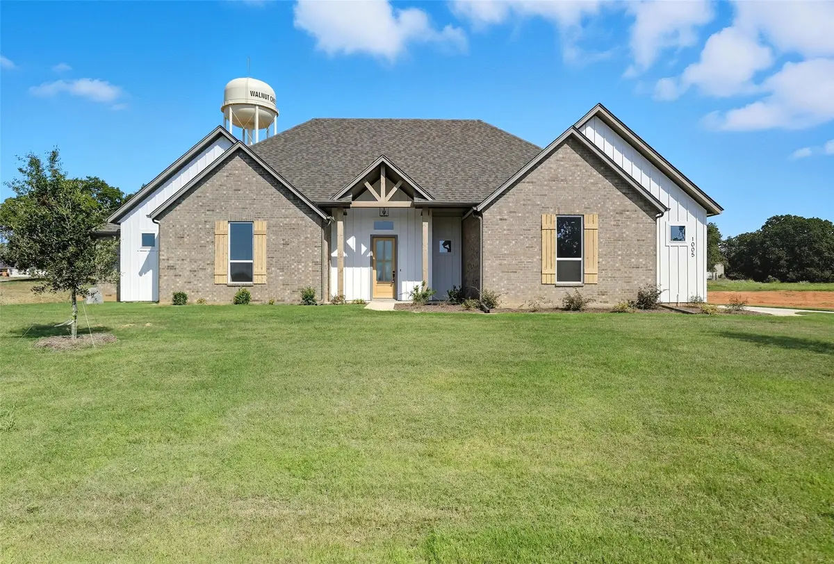 1005 Ronnie Court, Springtown, TX 76082 - Image #1