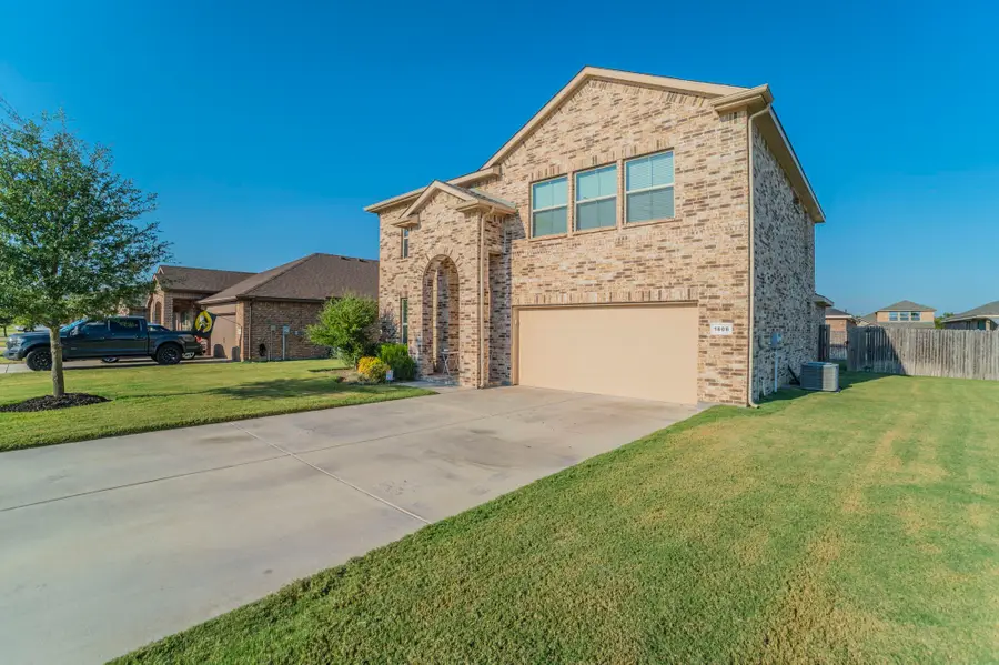 1808 Creekwood Drive, Cleburne, TX 76033 - Image #3