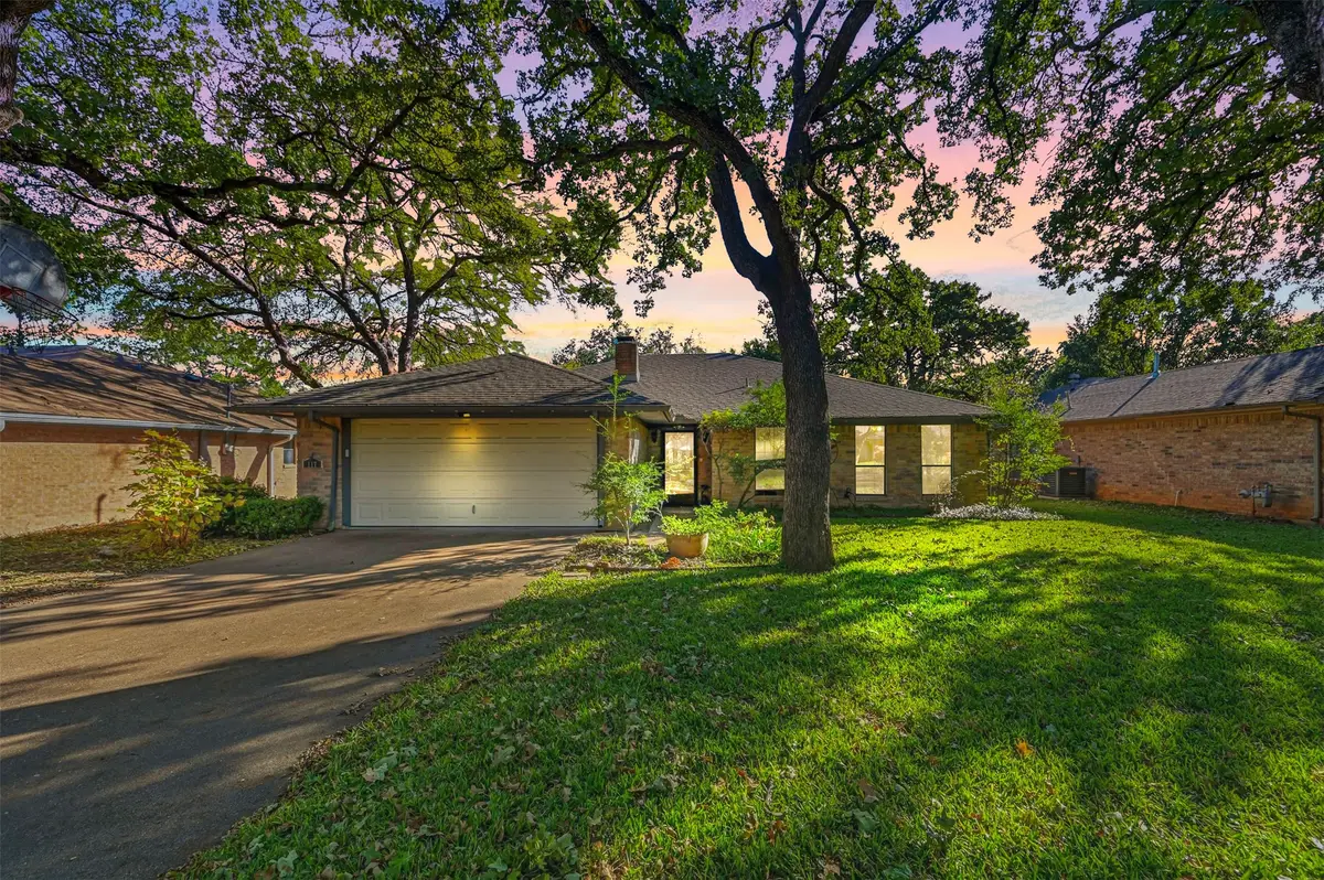 117 Oakhaven Drive, Grand Prairie, TX 75050 - Image #1