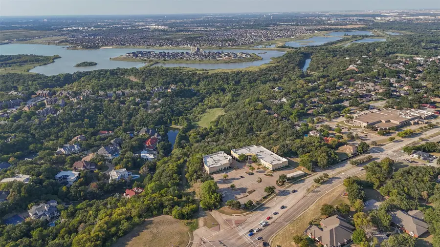 2031 Green Oaks Boulevard, Arlington, TX 76006 - Image #2