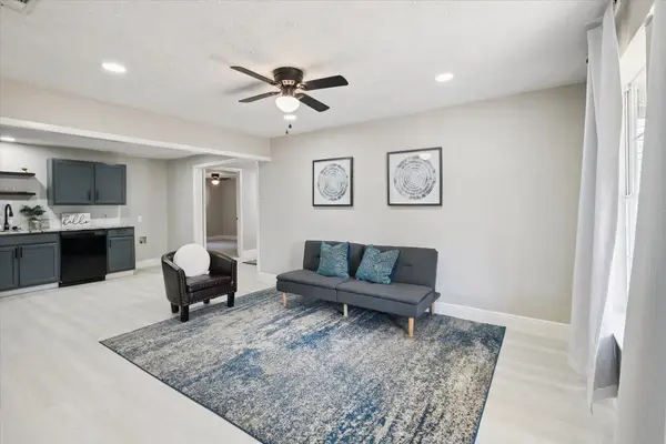 405 NE 32nd Street, Grand Prairie, TX 75050