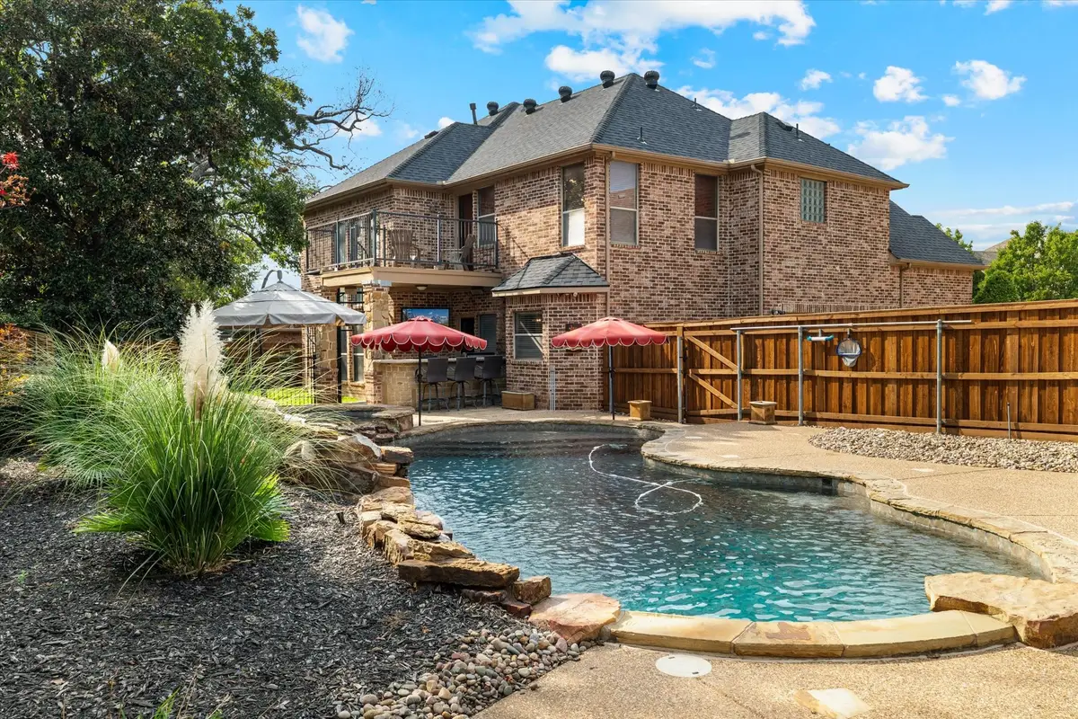 621 Trails End Court, Hurst, TX 76054 - Image #1