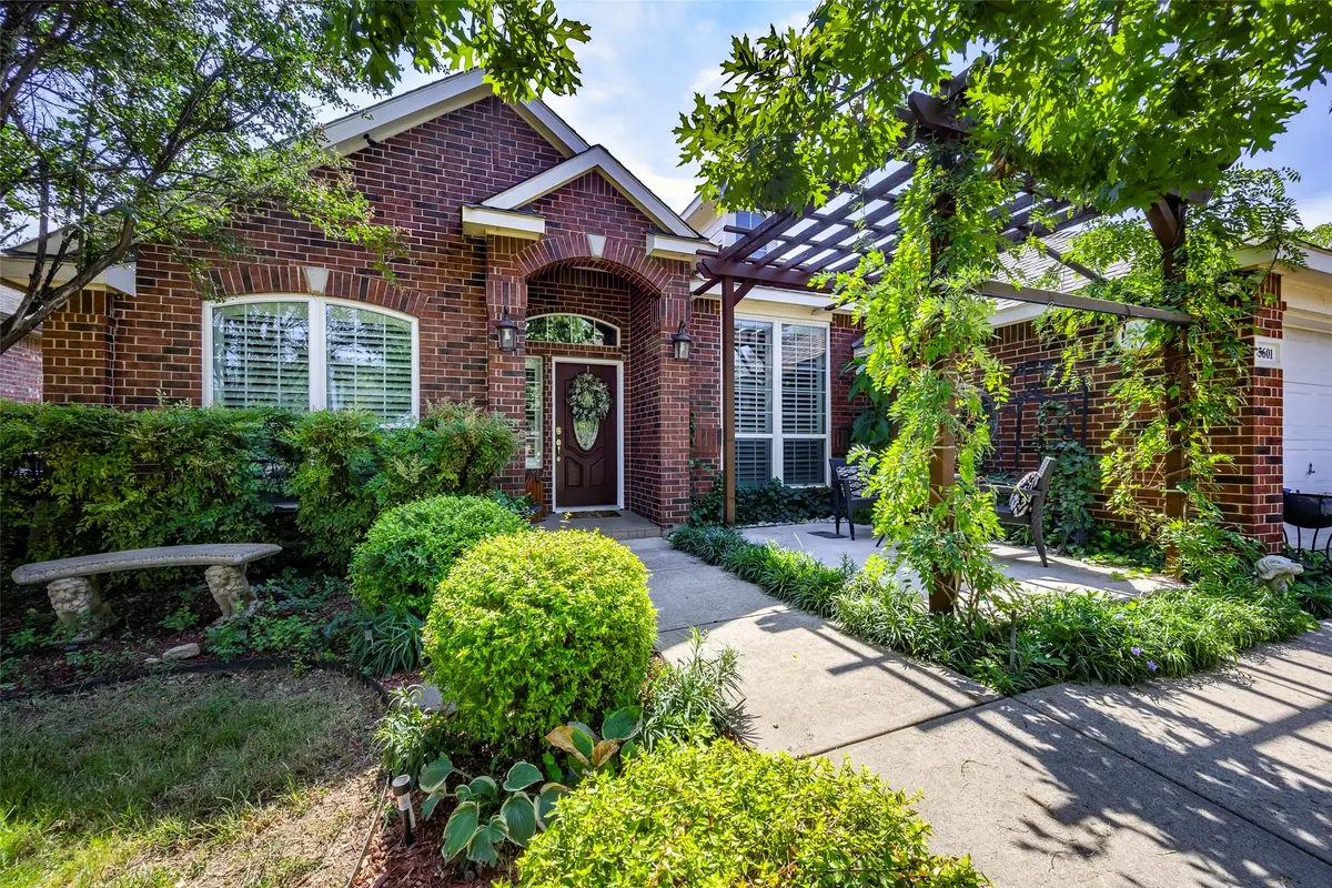 5601 Shadydell Drive, Fort Worth, TX 76135 - Image #1