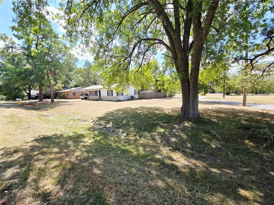 525 Maple Street, Commerce, TX 75428 - Image #3