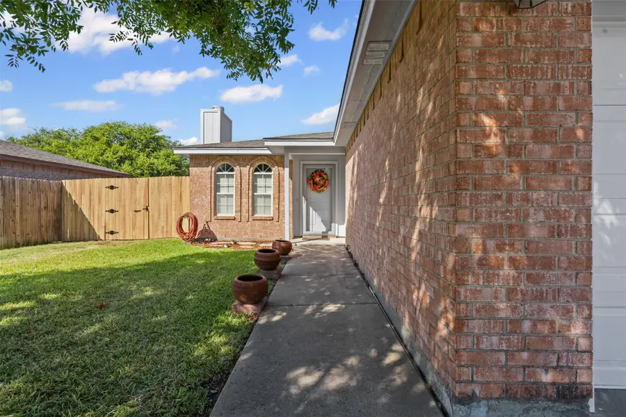 857 Mccully Street, White Settlement, TX 76108 - Image #2
