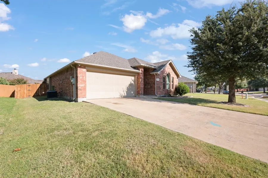 740 W Bend Boulevard, Burleson, TX 76028 - Image #3