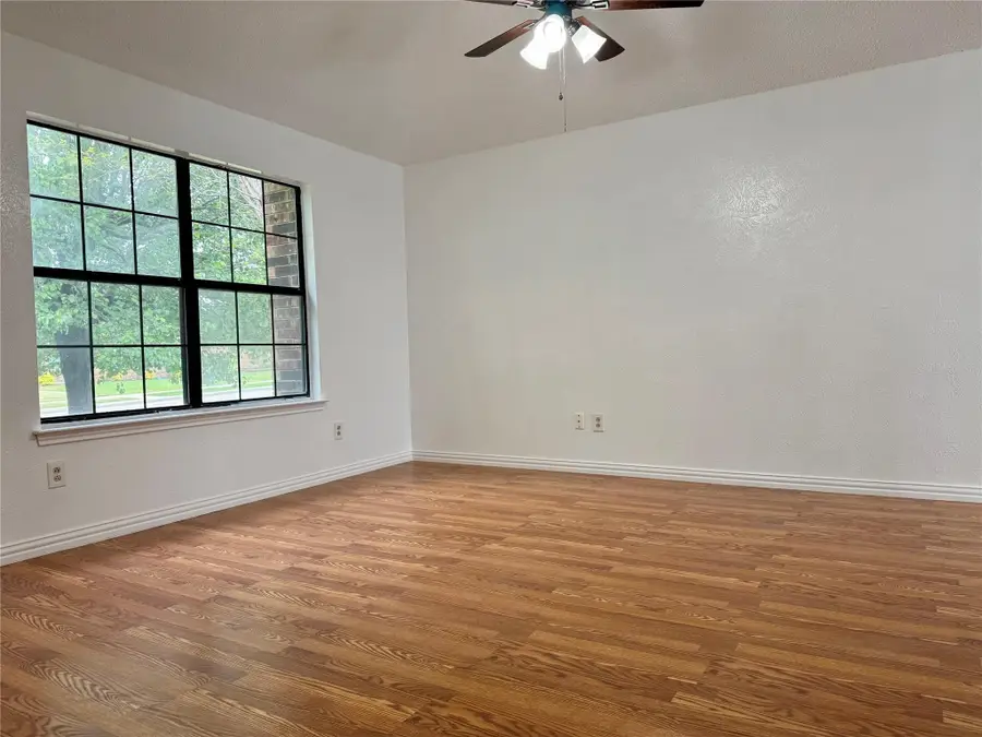 1722 Clydesdale Drive, Lewisville, TX 75067 - Image #2