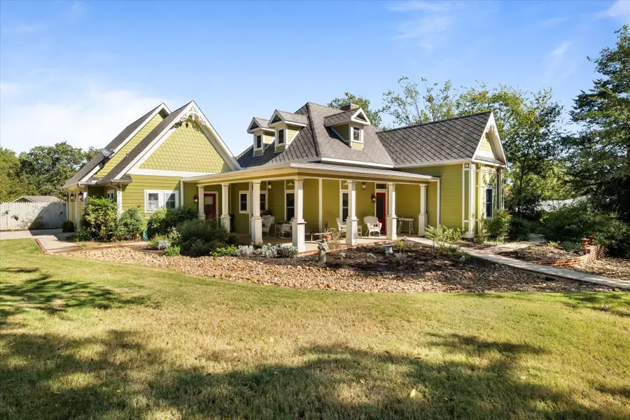 326 W Liberty Street, Pilot Point, TX 76258 - Image #3