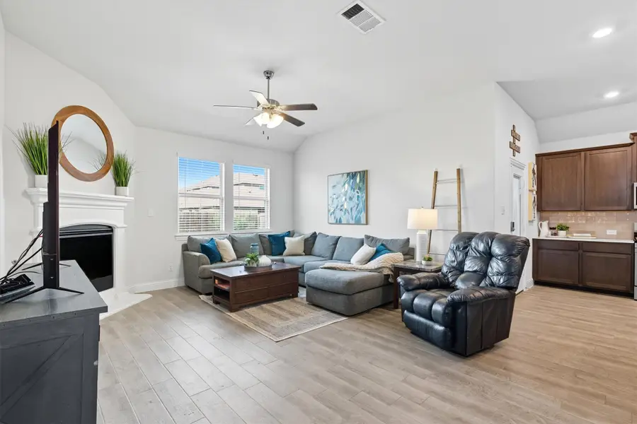 10705 Klondike Lane, Aubrey, TX 76227 - Image #3