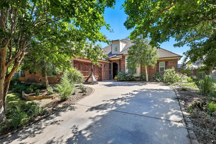 109 Diablo Drive, Burleson, TX 76028 - Image #2