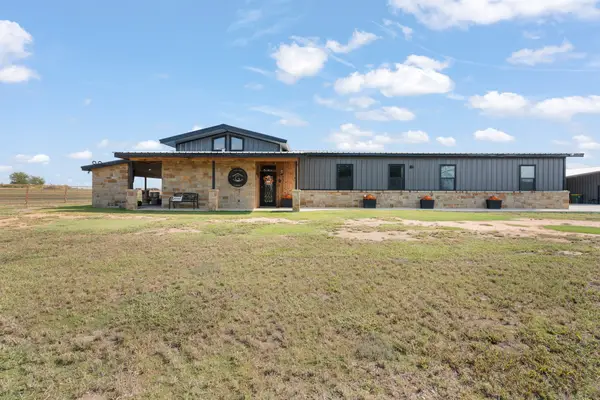 208 Private Road 107, Blum, TX 76627