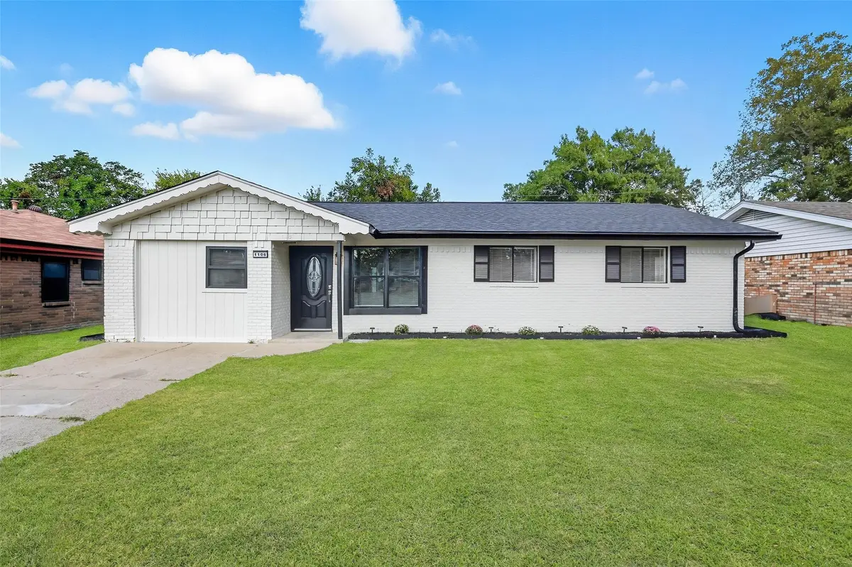 1106 Edgewood Street, Ennis, TX 75119 - Image #1