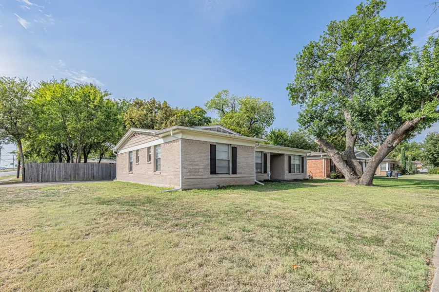 101 S Valera Court, Fort Worth, TX 76134 - Image #2