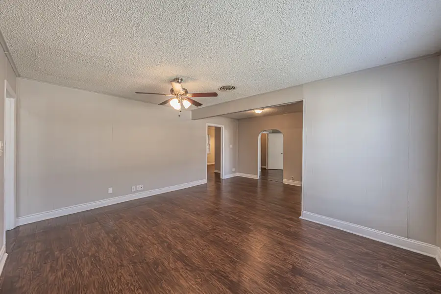 101 S Valera Court, Fort Worth, TX 76134 - Image #3