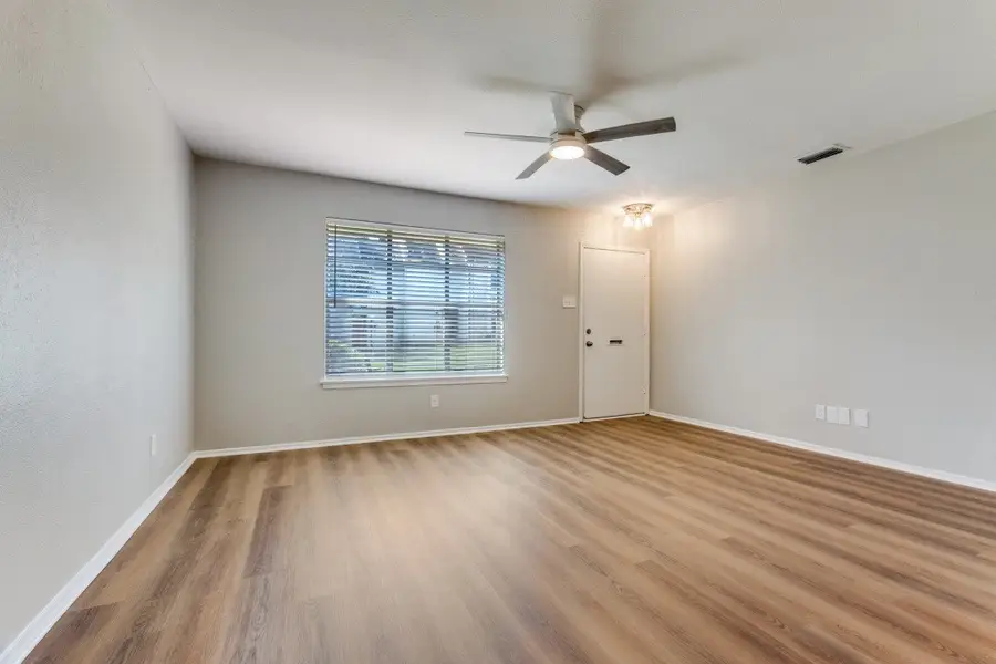 13842 Methuen Green Lane, Dallas, TX 75240 - Image #2