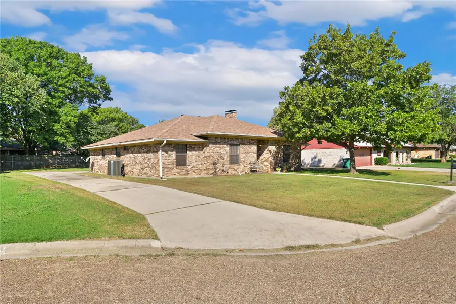 311 Wheeler Creek Court, Gainesville, TX 76240 - Image #2