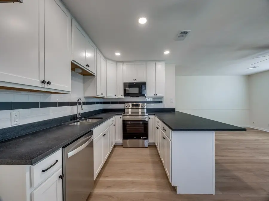 1721 W Walker Street #A and B, Denison, TX 75020 - Image #2