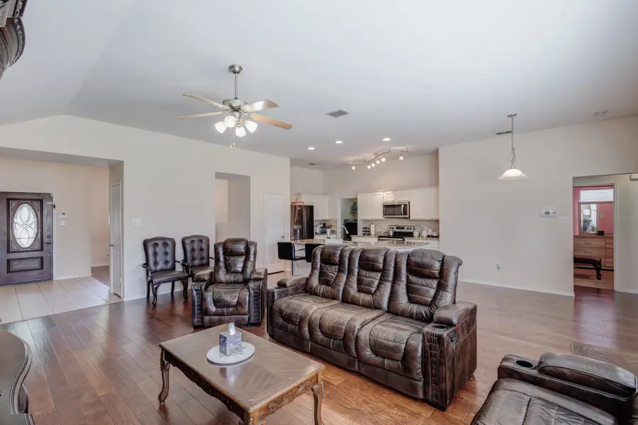 319 Highland View Drive, Wylie, TX 75098 - Image #2