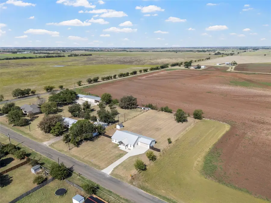 805 N Main Street, McGregor, TX 76657 - Image #3