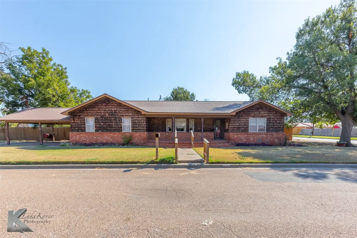 680 S 11th Avenue, Munday, TX 76371 - Image #1