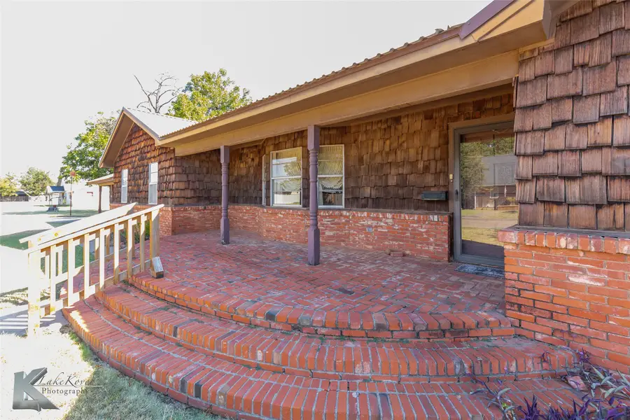 680 S 11th Avenue, Munday, TX 76371 - Image #2