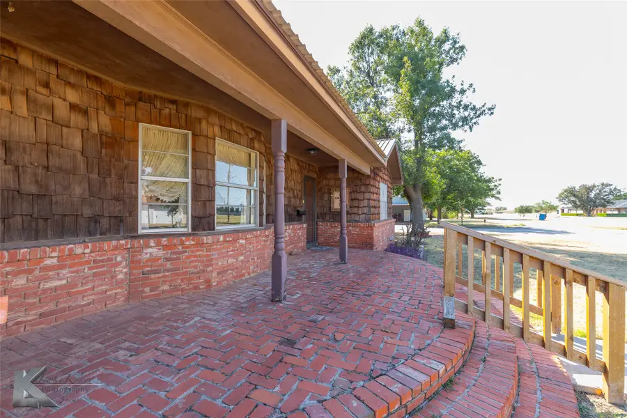 680 S 11th Avenue, Munday, TX 76371 - Image #3