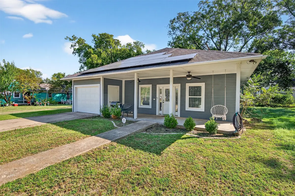 620 Throckmorton Street, Gainesville, TX 76240 - Image #1