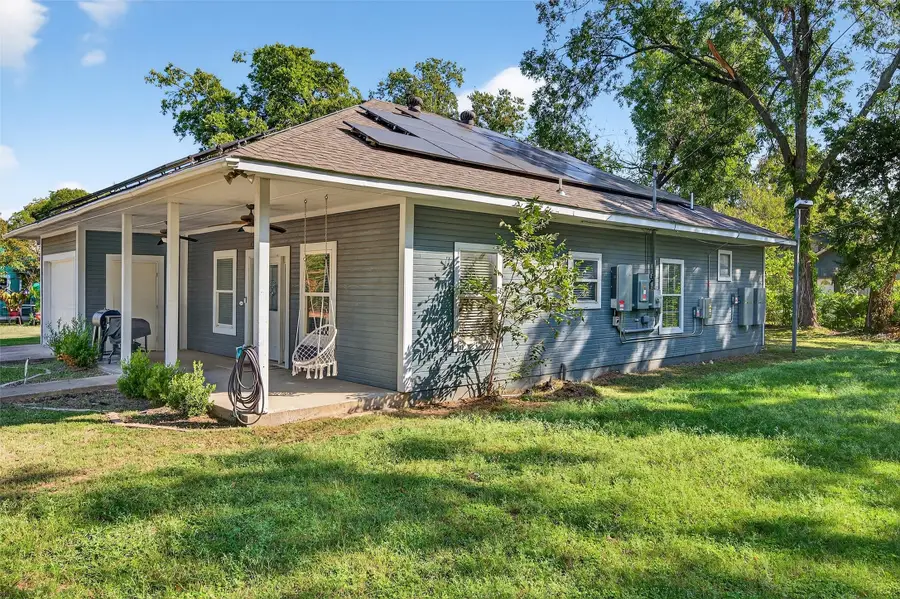 620 Throckmorton Street, Gainesville, TX 76240 - Image #2