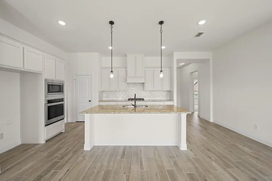 316 Bowrider Lane, Granbury, TX 76049 - Image #3