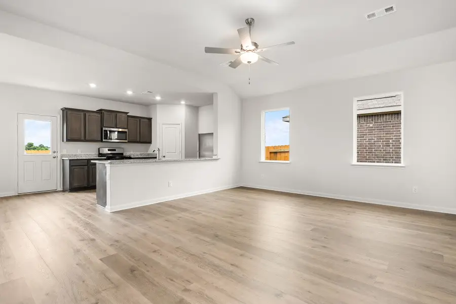 208 Julian Davis Drive, Venus, TX 76084 - Image #3