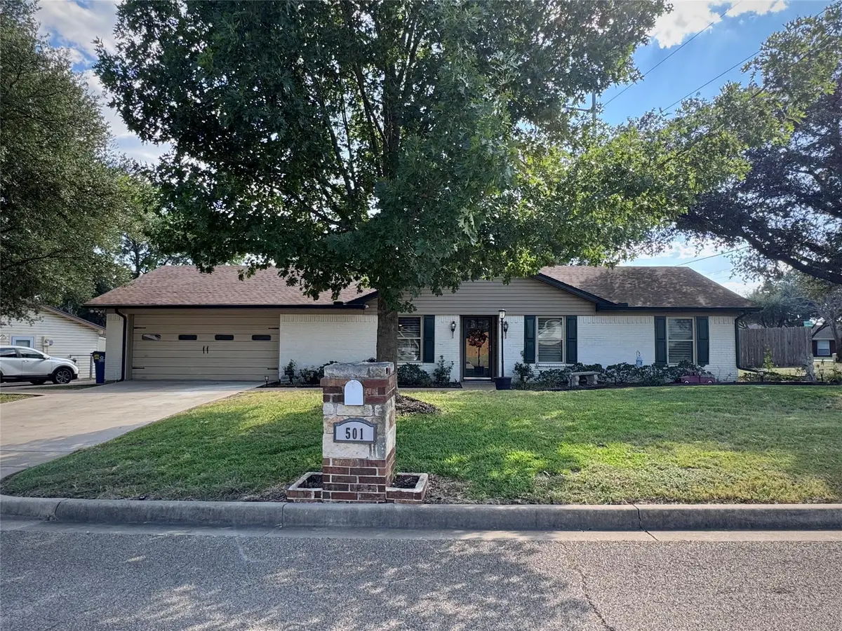 501 Rolling Hills Drive, Hewitt, TX 76643 - Image #1