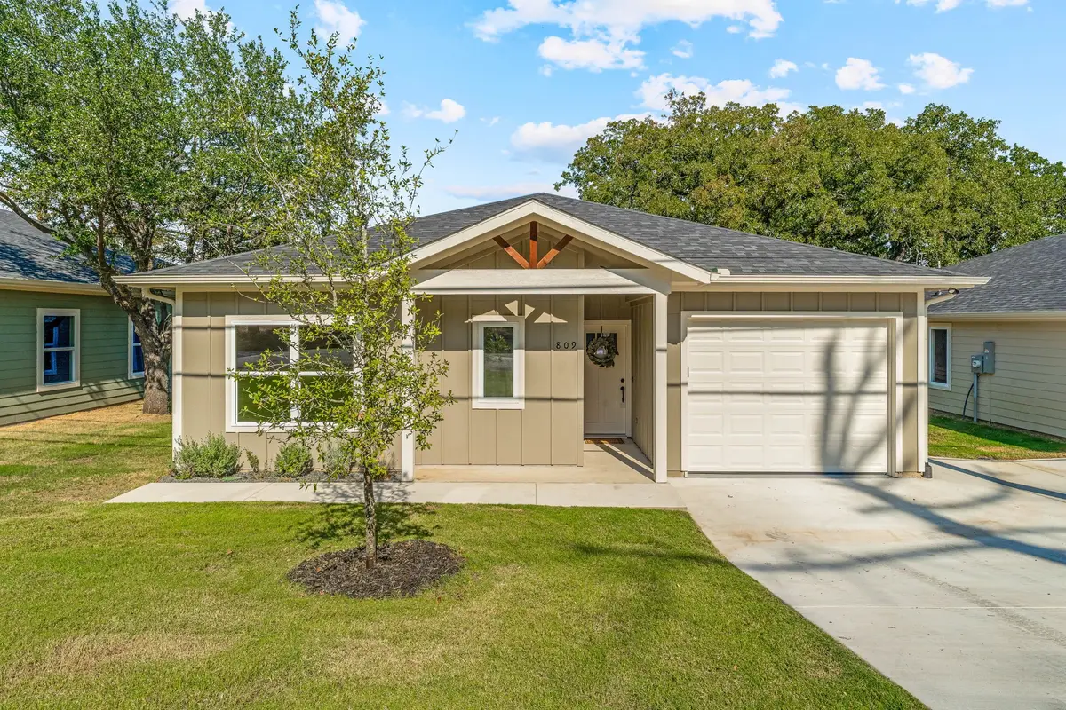 809 Branding Iron Trail, Granbury, TX 76049 - Image #1