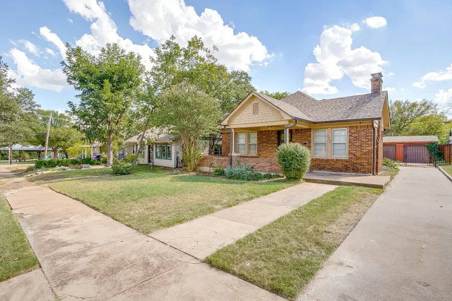 2209 W Rosedale Street S, Fort Worth, TX 76110 - Image #2