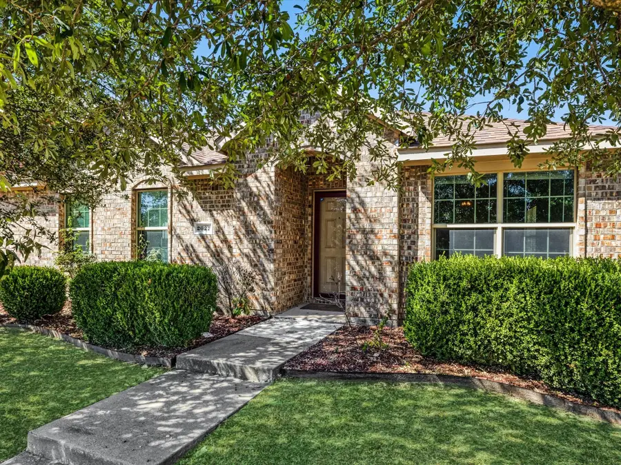 2027 Fair Weather Drive, Lancaster, TX 75146 - Image #2