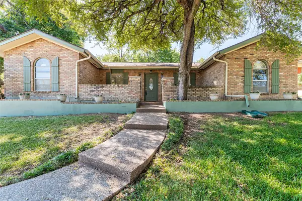 1917 Rock Creek Drive, Grand Prairie, TX 75050