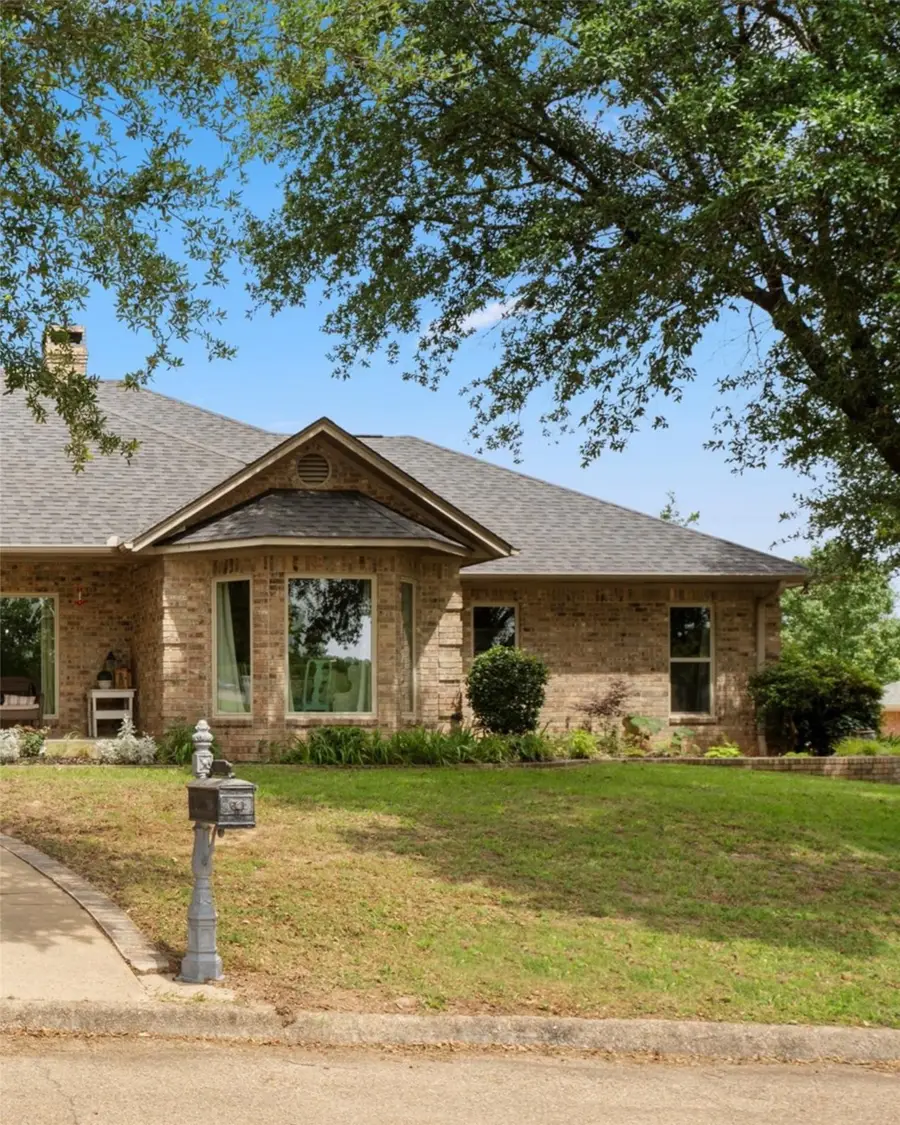 3006 Master Drive, Mount Pleasant, TX 75455 - Image #2