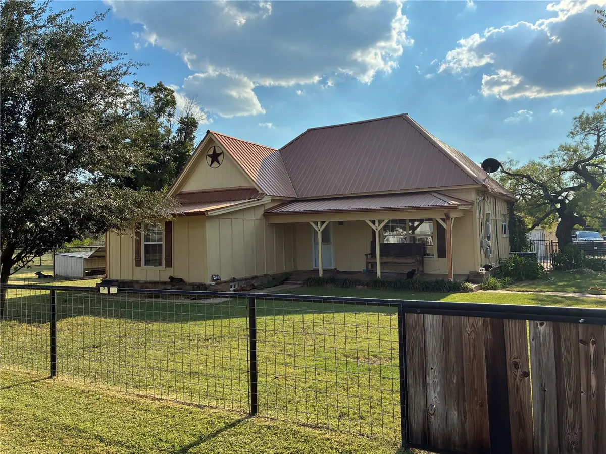 106 S Houston Street, Millsap, TX 76066 - Image #1