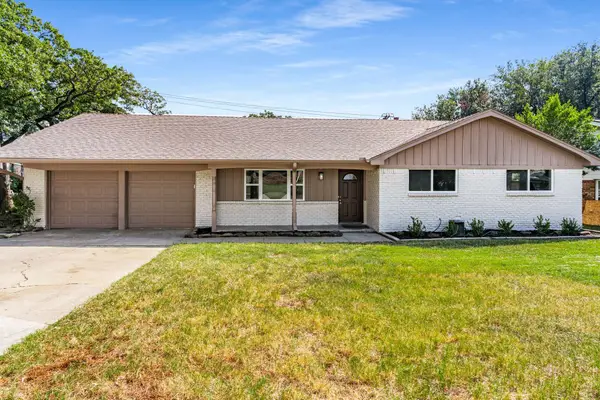 93 Regents Park, Bedford, TX 76022