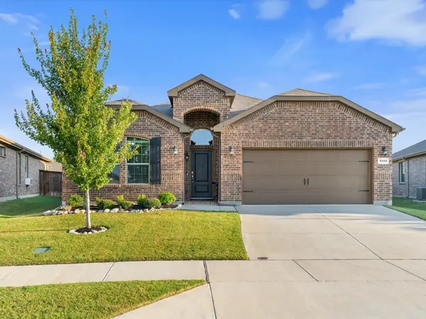 9208 Lace Cactus Drive, Fort Worth, TX 76131