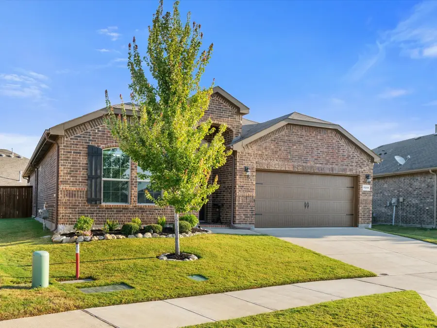 9208 Lace Cactus Drive, Fort Worth, TX 76131 - Image #2
