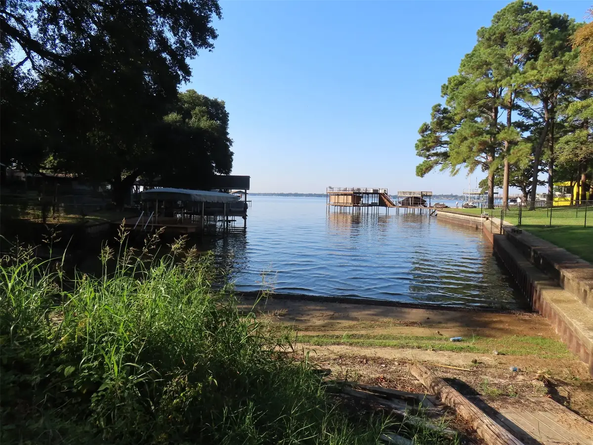 101 Lakewood Drive, Mabank, TX 75156 - Image #1