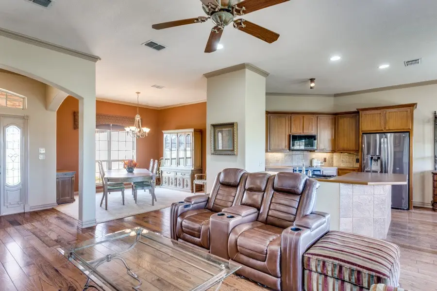 2300 E Emerald Bend Court, Granbury, TX 76049 - Image #2