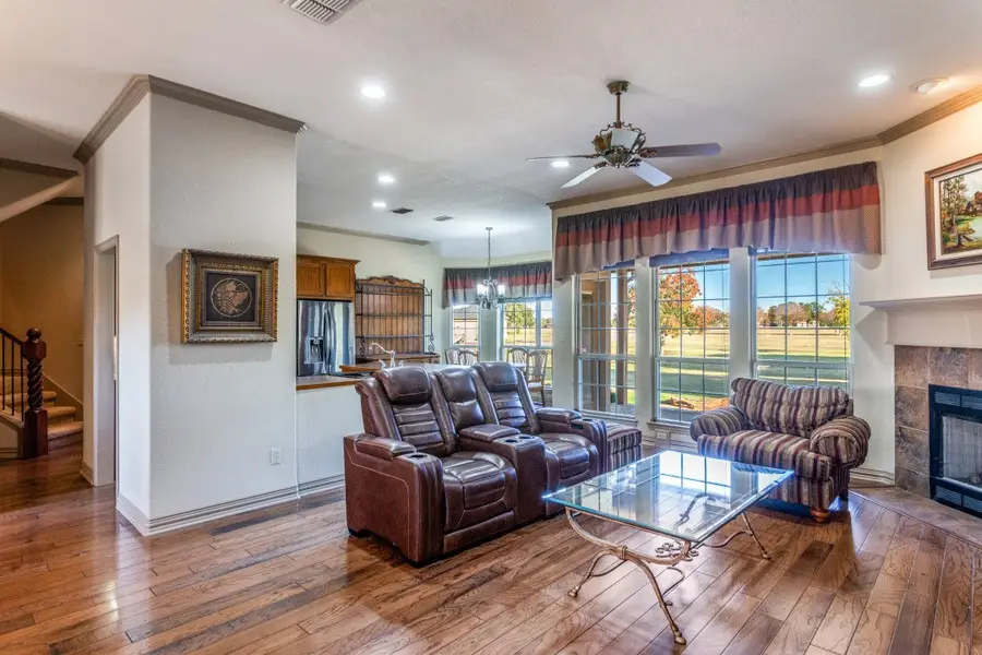 2300 E Emerald Bend Court, Granbury, TX 76049 - Image #3