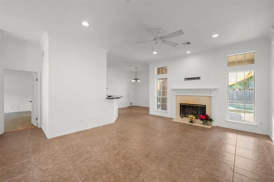 901 Crested Butte Drive, Hewitt, TX 76643 - Image #3