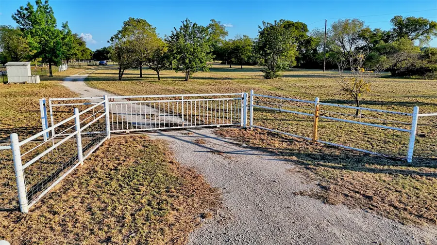 469 Merritt Road, Forestburg, TX 76239 - Image #3