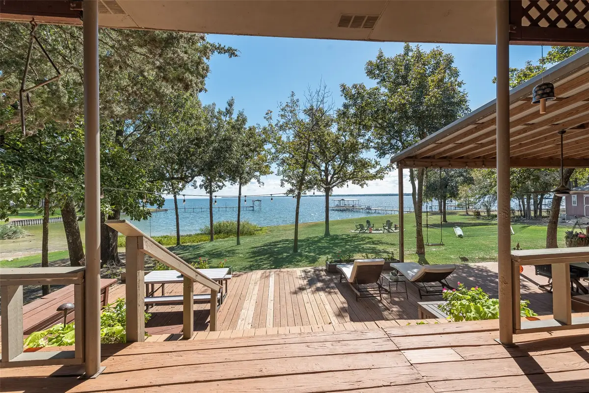 301 Lakeside Drive, West Tawakoni, TX 75474 - Image #1