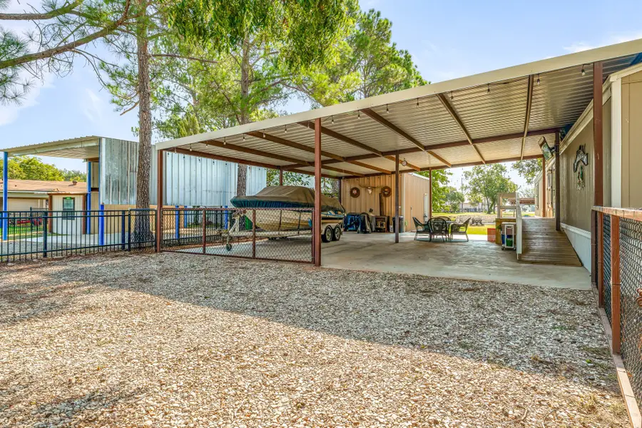 4313 Cottonwood Court, Granbury, TX 76049 - Image #2