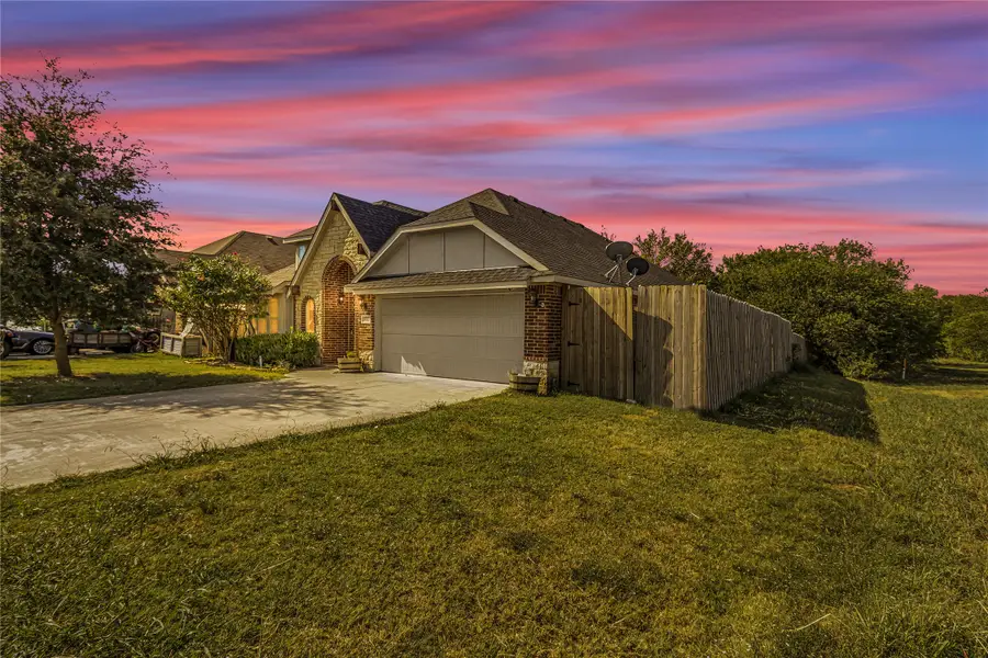 803 Lakeview Drive, Alvarado, TX 76009 - Image #2