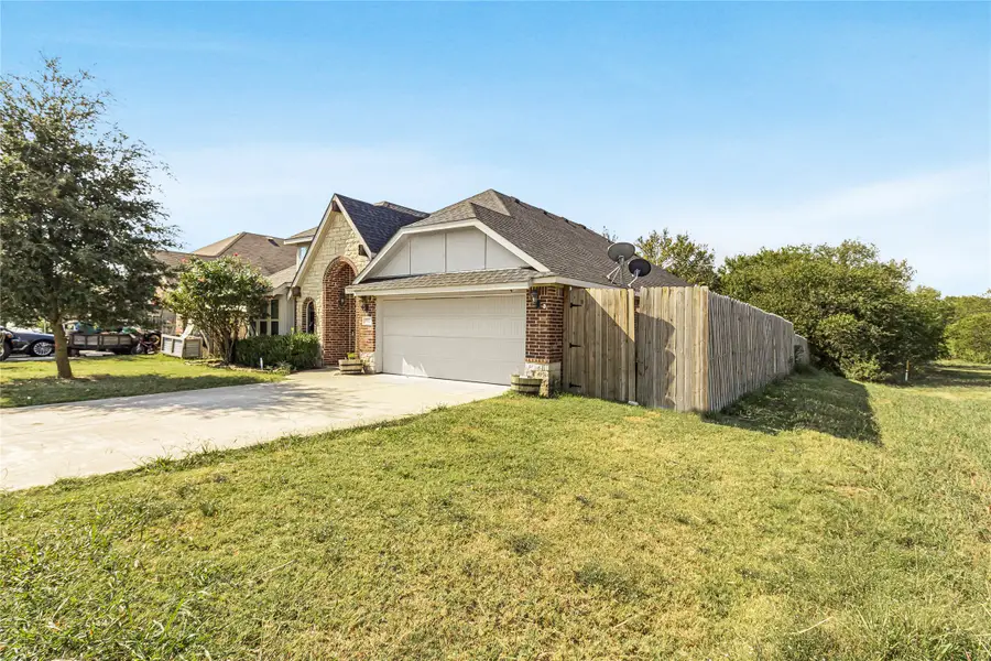 803 Lakeview Drive, Alvarado, TX 76009 - Image #3