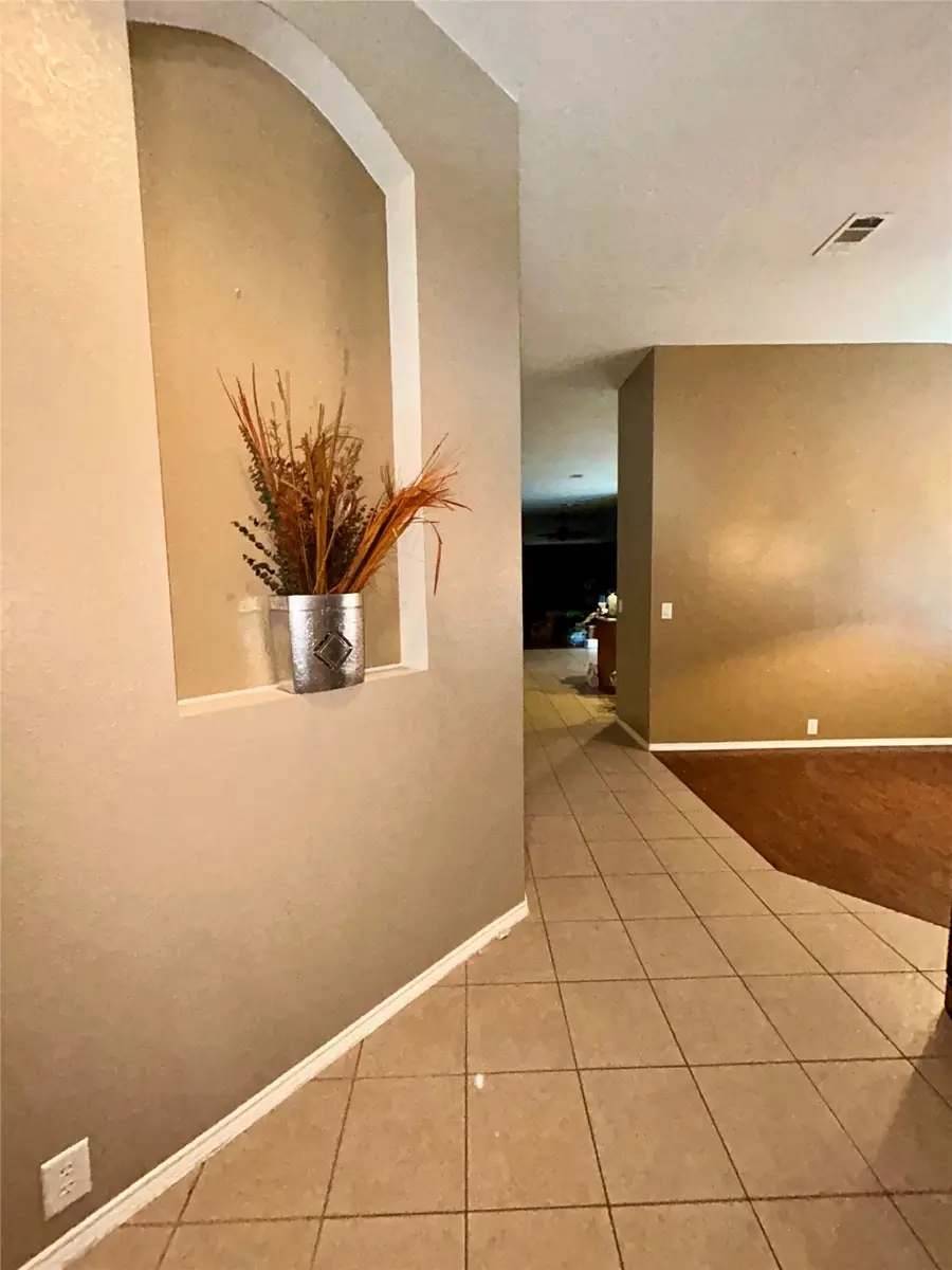 8421 Yellow Buckeye Drive, Fort Worth, TX 76140 - Image #2